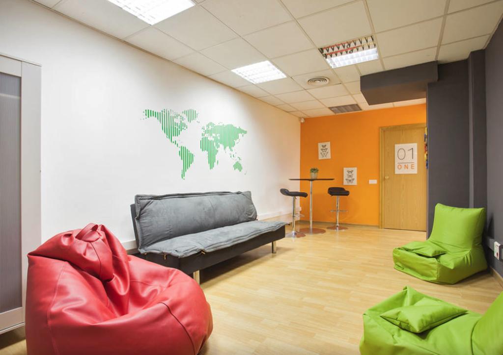 Holidaysbcn Hostel